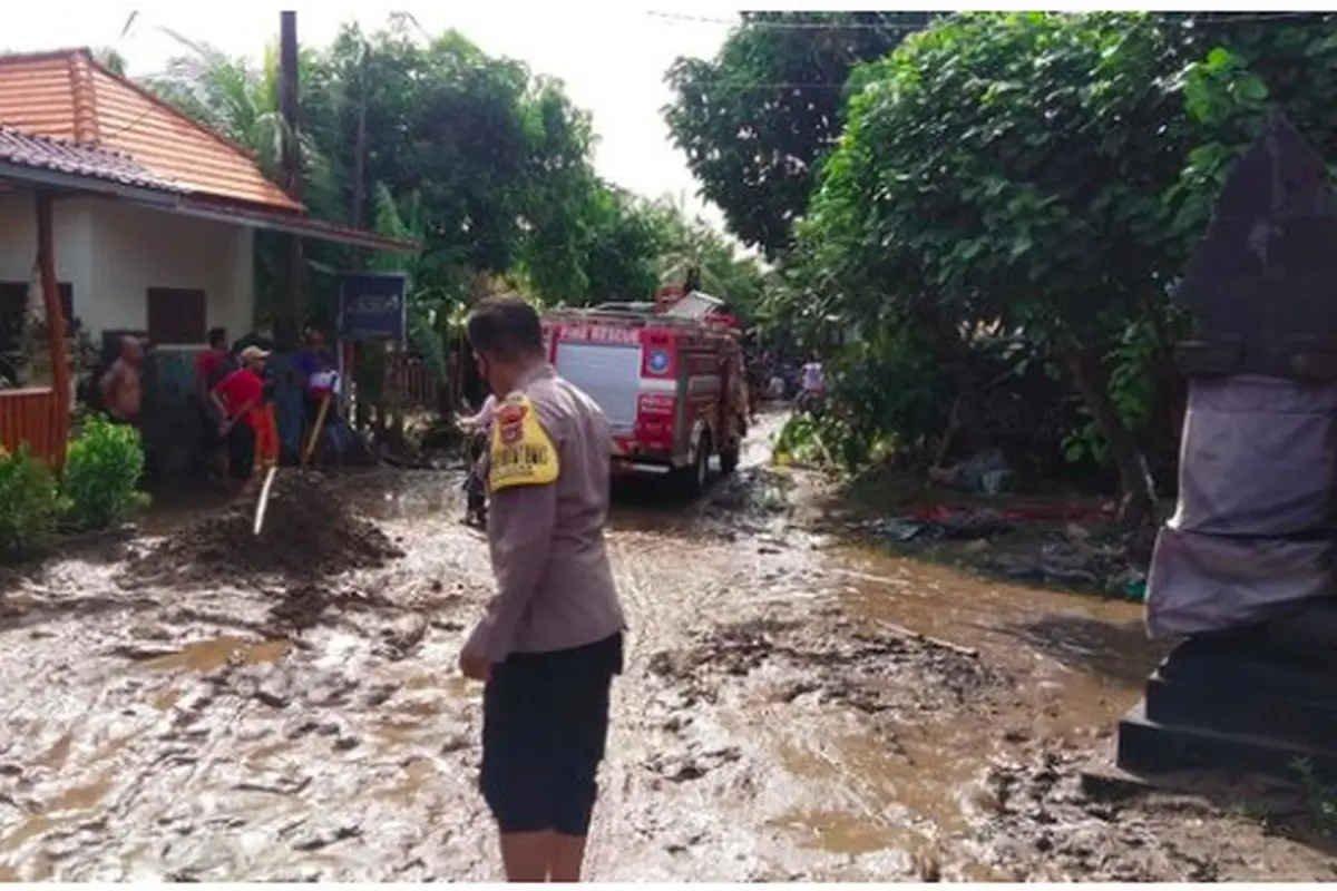 nusa Penida diterjang banjir