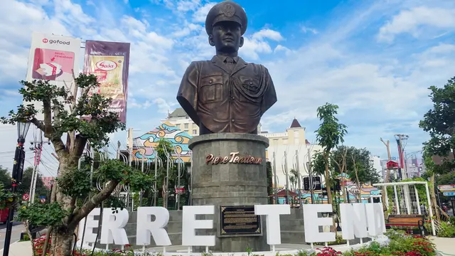 Monumen Pierre Tendean di Semarang (Wikimedia Commons)