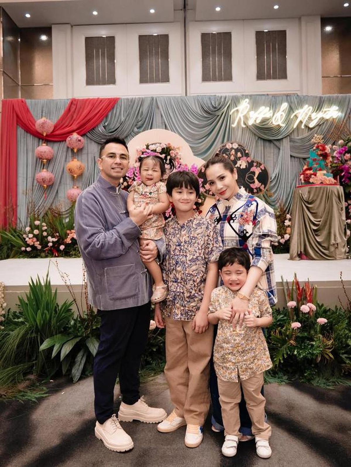 Potret Dekorasi Panggung Acara Ultah Raffi-Nagita yang Elegan dan Artistik