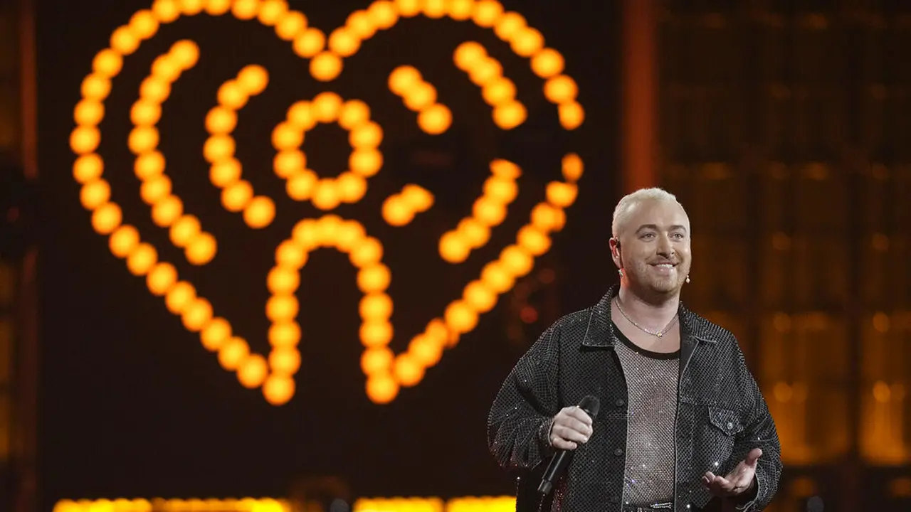 Sam Smith Beraksi di Panggung iHeartRadio Music Festival