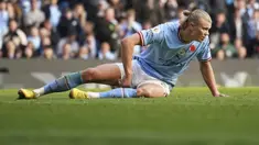 Manchester City secara mengejutkan takluk dari tamunya yakni Brentford pada laga Liga Inggris. Skuad asuhan Pep Guardiola itu dipaksa menyerah dengan skor 1-2 dalam pekan ke-16  di Etihad Stadium, Sabtu (12/11/2022). (AP/Dave Thompson)