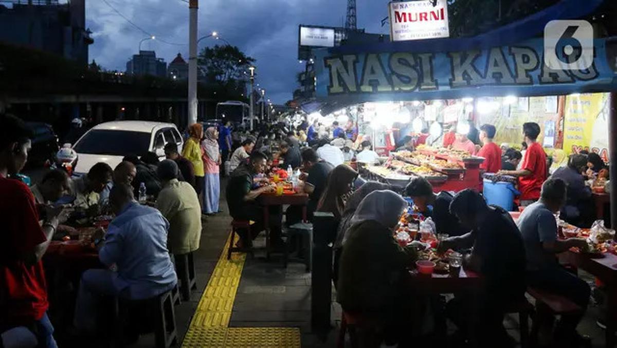 Berburu Menu Khas Sumatera Barat di Sentra Kuliner Nasi Kapau Kramat Raya
