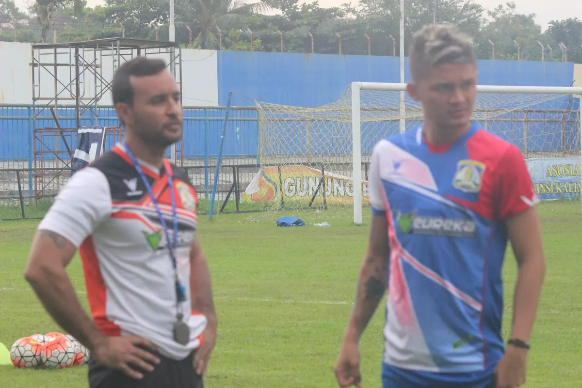 Syamsir Alam dan pelatih Persiba, Jaino Matos
