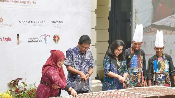 The Phoenix Hotel Yogyakarta – MGallery kembali peringatan Hari Batik Nasional 2022 dengan sederet keseruan.