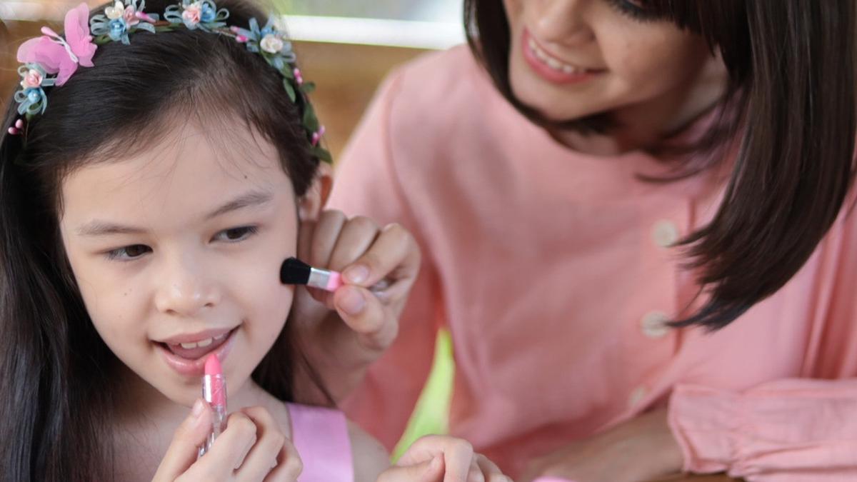 Cara Seru Eksplorasi Kreativitas Anak Perempuan Lewat Bermain Makeup