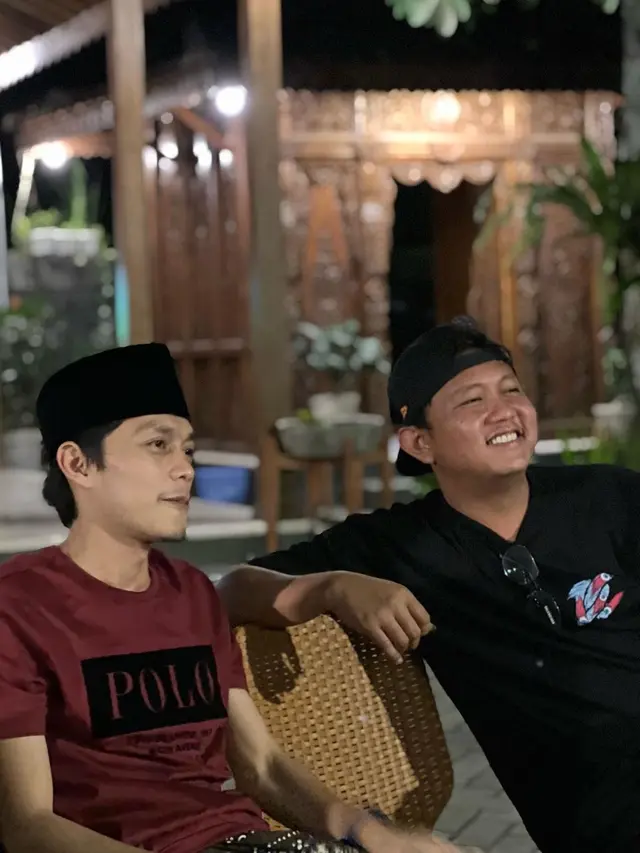 Gus Iqdam dan Denny Caknan. (Foto: Dok. Instagram @iqdammuhammad_)