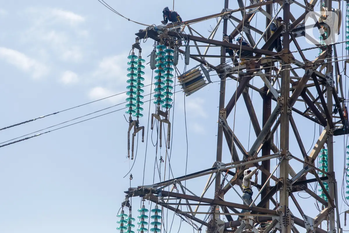PLN Tunda Proyek Listrik Demi Penyelamatan Operasional