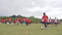 Kehadiran Evan Dimas Darmono Bikin Festival Sepak Bola Rakyat di Labuan Bajo Bergairah