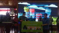 PT Realfood Winta Asia memberikan donasi berupa minuman Realfood kepada Pemkab Blora. (Liputan6.com/Ahmad Adirin)