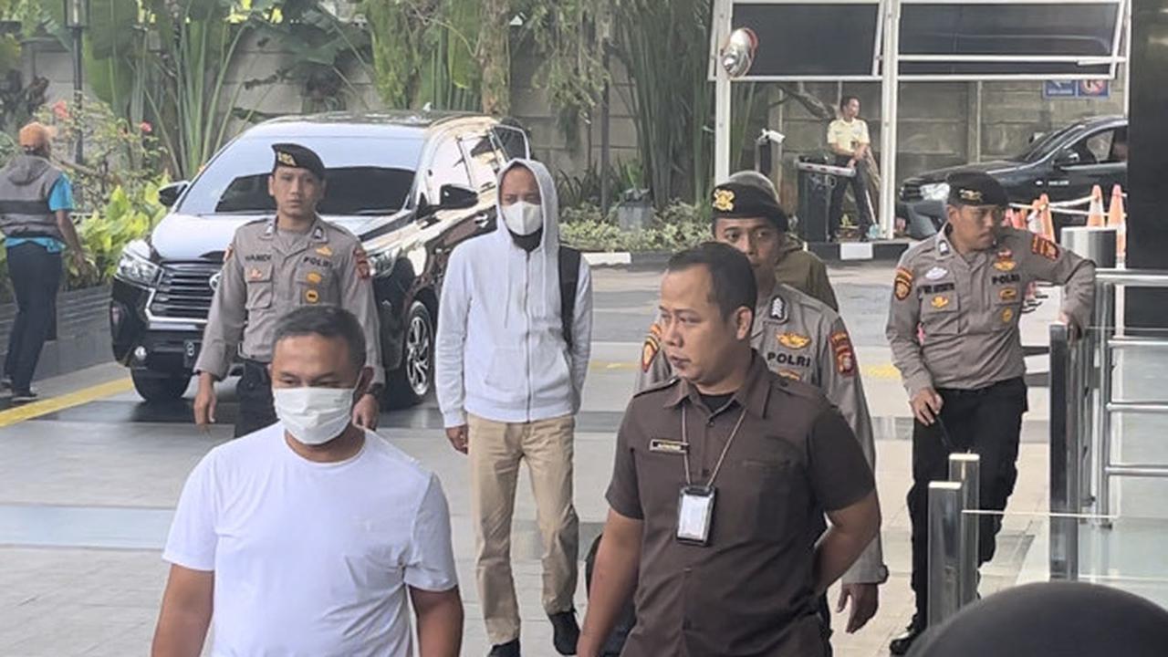Gubernur Riau Abdul Wahid tiba di Gedung KPK