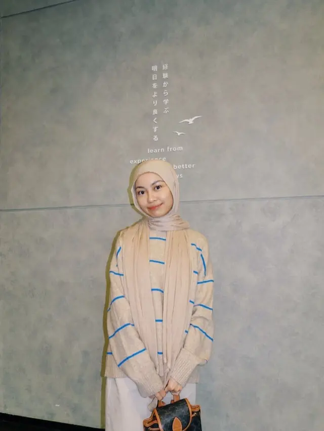 Gaya Striped Outfit ala Tsana Rintik Sedu (Instagram/@ntsana)
