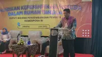 Asdep Kepemimpinan Pemuda yang mewakili Deputi Bidang Pengembangan Pemuda, Subroto Ak, MM, CGRV saat membuka sambutan acara talkshow Pelatihan Kepemimpinan Pemuda dalam Rumah Tangga (PKPRT) (Istimewa)