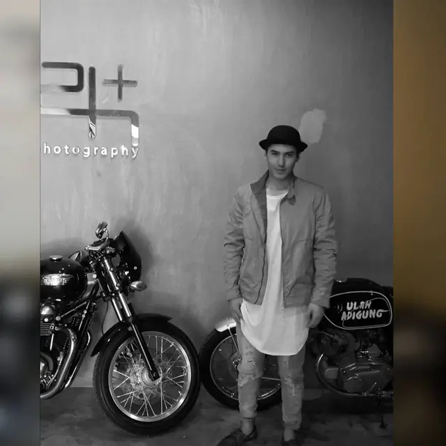 6 Gaya Valentino Peter dengan Moge Ini Tampil Makin Macho