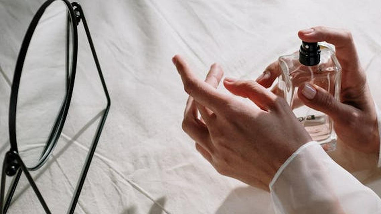 Tips Menyemprot Parfum untuk Aroma yang Awet dan Memikat, Bikin Badan Segar dan Wangi Sepanjang Hari