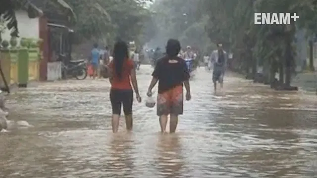 Banjir merendam wilayah Jombang Jawa Timur, 3 kecamatan dan ribuan rumah warga tergenang banjir. Banjir juga melumpuhkan aktivitas warga dan sekolah