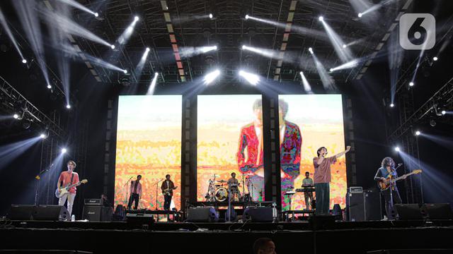 Bawakan Lagu Hits, Sheila On 7 Hibur Penonton dalam Konser Bertajuk “Tunggu Aku”