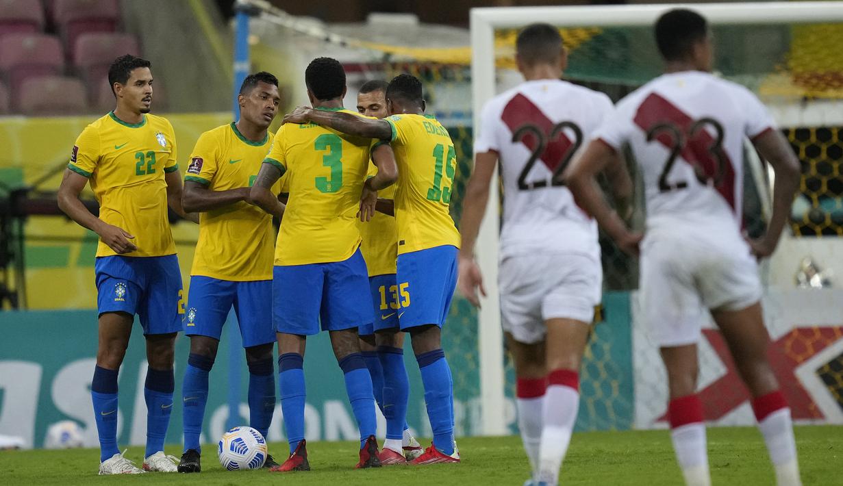 Dengan hasil ini Brasil sukses mempertahankan kesempurnaannya di Kualifikasi Piala Dunia 2022 Zona Conmebol dengan mencatat kemenangan ke-8 dari 8 laga. Brasil pun memimpin klasemen dengan nilai sempurna 24. (Foto: AP/Andre Penner)