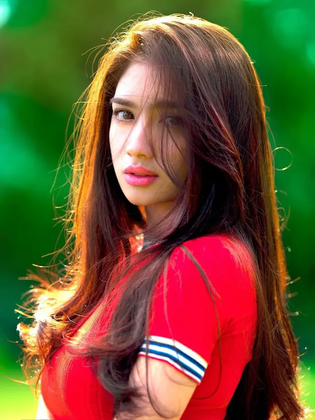 Angel Karamoy tampak masih belia meski anaknya sudah remaja (Instagram/realangelkaramoy)