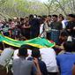 Proses pemakaman salah satu korban tragedi kerusuhan suporter di kanjuruan malang asal Probolinggo (Istimewa)