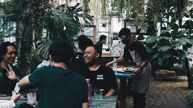 Mengintip Kedai Kopi Vintage dengan Dekorasi dari Bahan-Bahan Daur Ulang