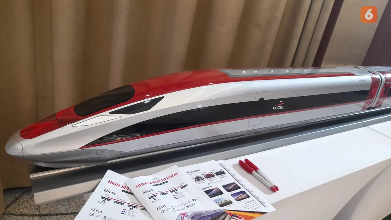 Miniatur Kereta Api Cepat Whoosh