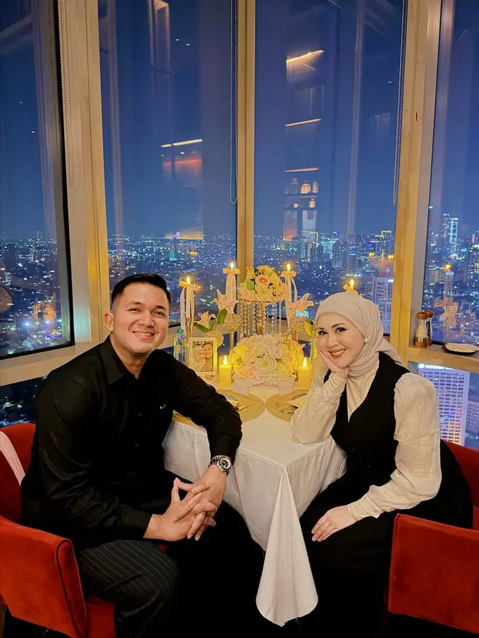 Kesha Ratuliu Rayakan Ulang Tahun ke-28 dengan Birthday Dinner Romantis, Tampil Elegan dalam Nuansa Monokrom