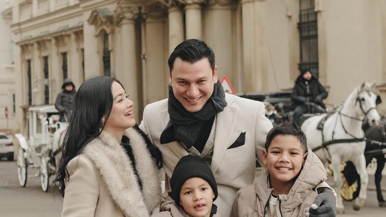 Potret Liburan Titi Kamal dan Christian Sugiono Bersama Kedua Anak, Disebut Sosok Keluarga Impian
