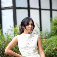 Dena Rachman yang kini tampil cantik rupanya tidak ada rencana khusus untuk melakukan operasi plastik. Meski ia mengaku ingin melakukan operasi plastik karena setiap manusia ingin selalu tampil lebih baik. (Andy Masela/Bintang.com)