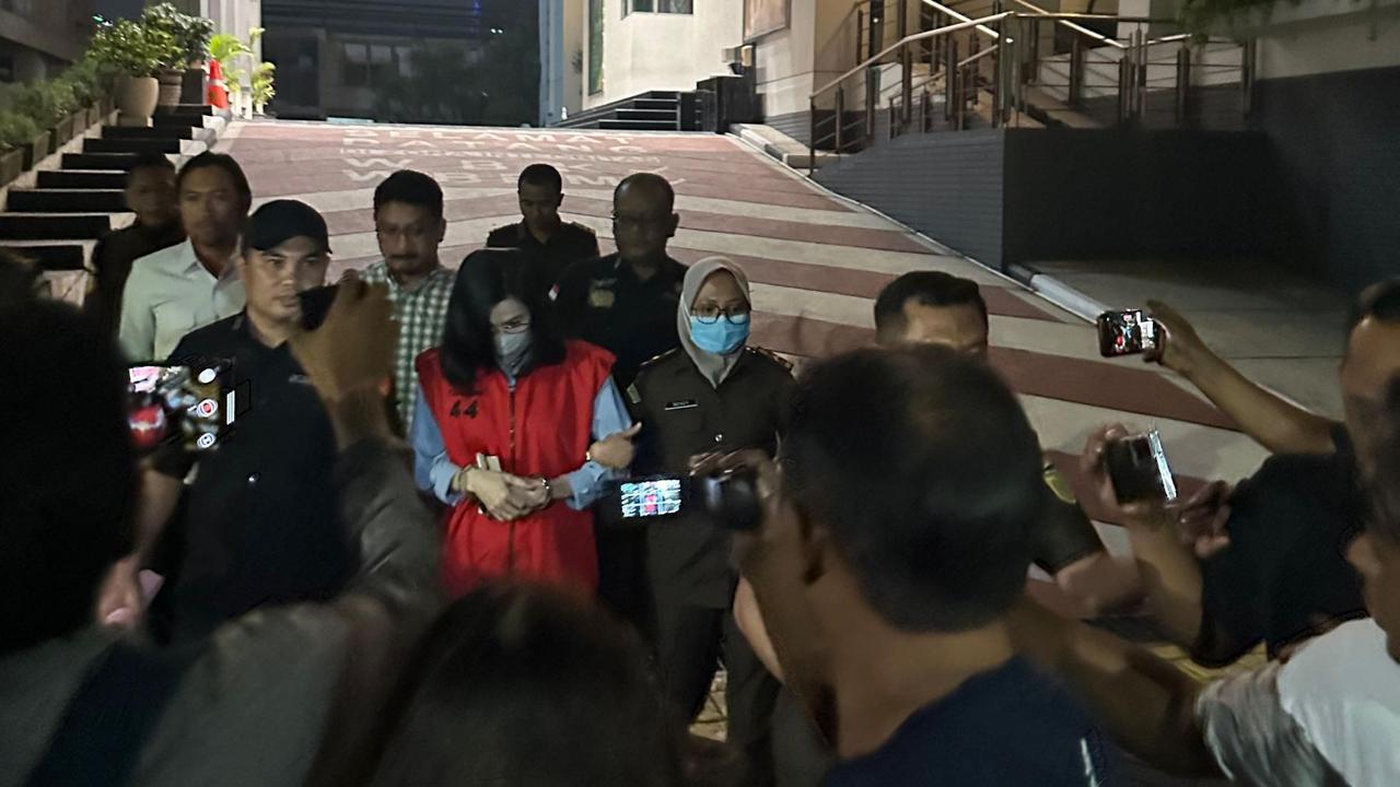 MW Ibunda Ronald Tannur ditetapkan sebagai tersangka suap hakim PN Surabayara