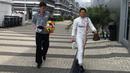 Pebalap Manor Racing asal Indonesia, Rio Haryanto, jelang memulai latihan bebas ketiga F1 GP Rusia di Sirkuit Sochi Autodrom, Rusia, Sabtu (30/4/2016). (Bola.com/Twitter/Manorracing)