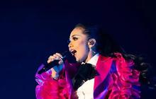 Potret Cantik Krisdayanti Tampil Enerjik di Java Jazz Festival, Pakai Busana Retro Nuansa Fuschia