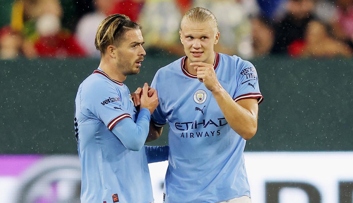 Pelatih Man City, Pep Guardiola, memutuskan untuk menarik Haaland di awal babak kedua. Guardiola menggantinya dengan Julian Alvarez yang juga baru dibeli dari River Plate. (Jamie Squire/Getty Images/AFP)