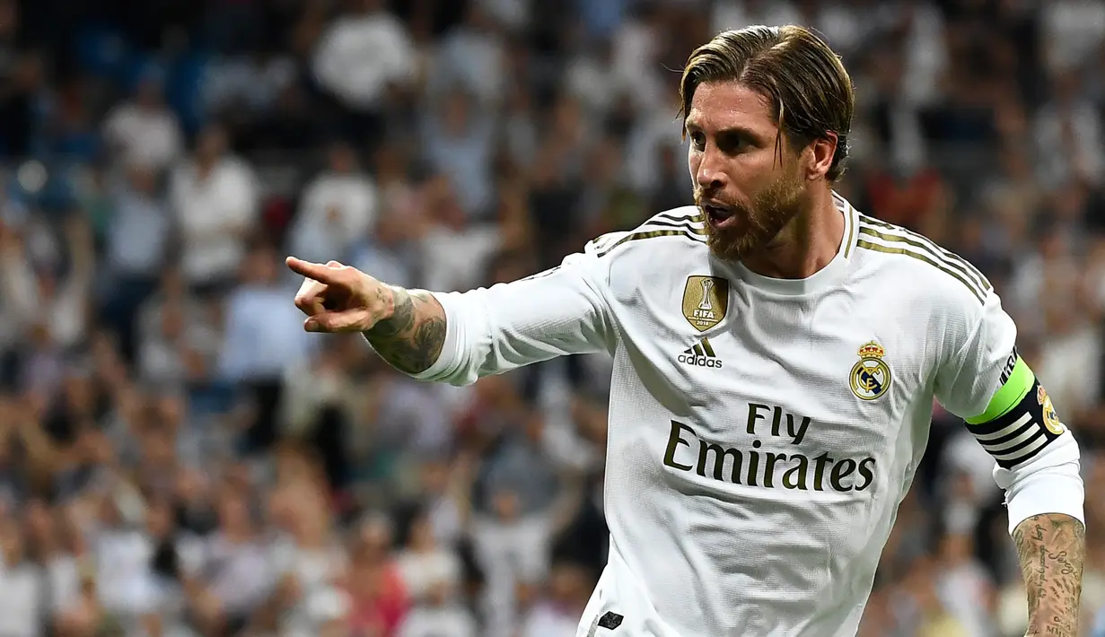 Sergio Ramos (71 gol) - Sergio Ramos menjadi bek yang sangat produktif di kompetisi La Liga musim ini. Kapten Real Madrid ini telah menorehkan 69 gol untuk El Real dan 2 gol saat besama Sevilla. (AFP/Pierre-Philippe Marcou)
