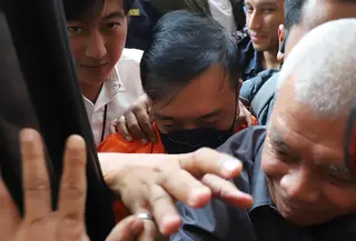 Tersangka kasus dugaan tindak pidana pencucian uang PT Asabri-Krakatau Steel, Don Ritto, tiba di Gedung Bundar Jampidsus, Kejaksaan Agung, Jakarta, Jumat (17/7/2026). (KLY/Arie Basuki)