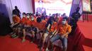 Para tersangka kasus narkoba ditampilkan saat pemusnahan massal narkoba di Garbage Plant, Bandara Soekarno-Hatta, Tangerang, Selasa (15/08). Pemusnahan ini dipimpin langsung Kapolri Jenderal Tito Karnavian. (Liputan6.com/Helmi Afandi)