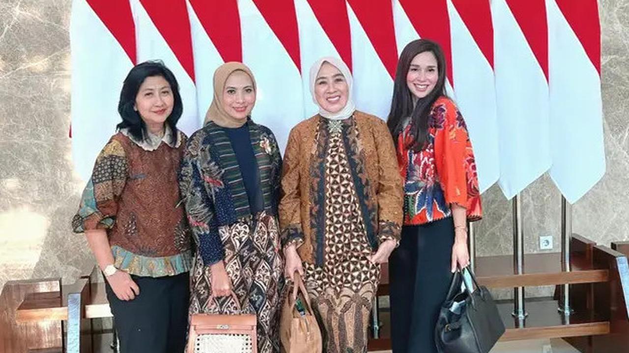7 Model Baju Batik Loemongga Haoemasan, Jadi Inspirasi Gaya Formal dan Elegan Istri Menteri