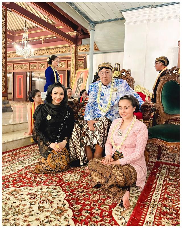 Deretan artis yang pernah menerima gelar kehormatan Keraton Solo, Syahrini dapat gelar Kanjeng Mas Ayu