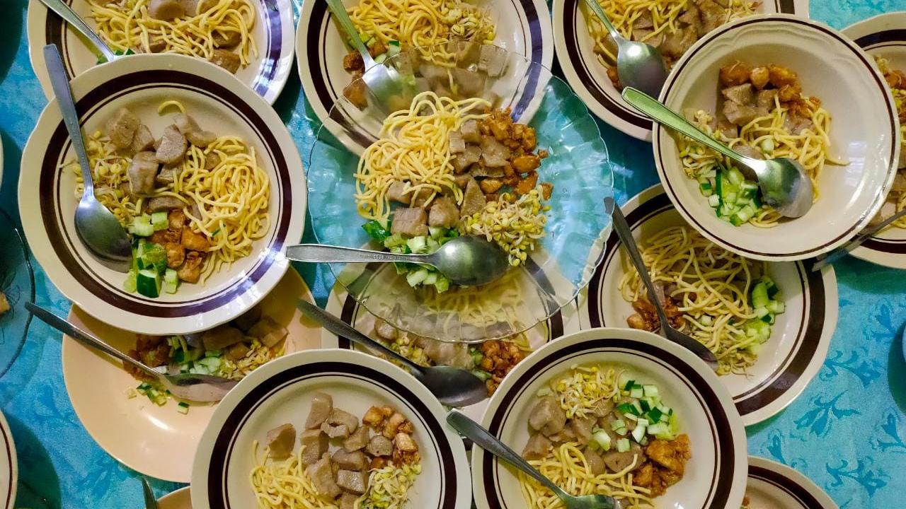 Nikmatnya Menyantap Rujak Mi Palembang Saat Bosan Konsumsi Menu Daging Kurban
