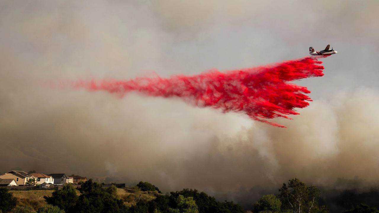 FOTO: Kebakaran Sandy Meluas Ribuan Warga Dievakuasi di California