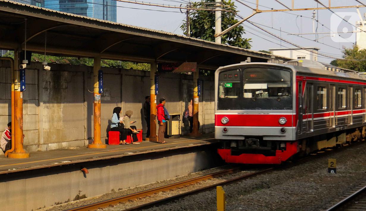 Sebelumnya, Menteri Badan Usaha Milik Negara (BUMN) Erick Thohir menyampaikan informasi terkait rencana penutupan Stasiun Karet untuk penumpang KRL bagian dari efisiensi pengembangan ekosistem tranportasi. (Liputan6.com/Herman Zakharia)