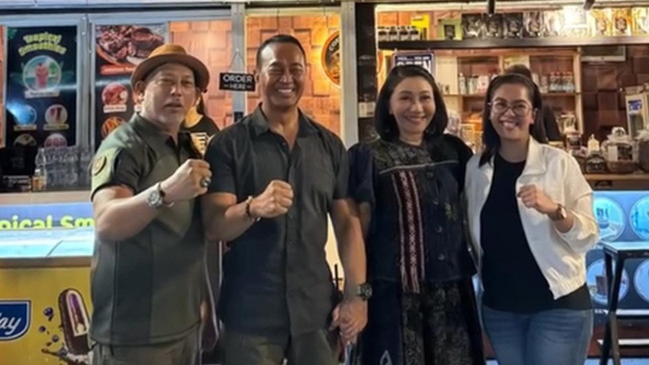 Eks Panglima TNI dan Istri Seruput Kopi Legend Asal Gunung Wilis, Kompaknya Enggak Kalah Sama Anak dan Menantu