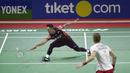 Tunggal putra Indonesia, Jonatan Christie, saat melawan wakil Denmark, Hans-Kristian Solberg Vittinghus, pada Indonesia Open 2019 di Istora, Jakarta, Kamis (18/7). Jonatan menang 22-20, 21-13. (Bola.com/M Iqbal Ichsan)