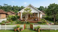 7 Inspirasi Rumah Kampung Modern Elegan dengan Taman Depan Luas, Jadi Hunian Impian yang Asri