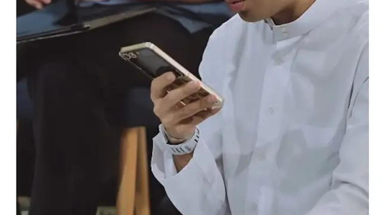 6 Potret Vidi Aldiano Ngabuburit Khotmil Quran Bareng Keluarga, Penuh Kehangatan