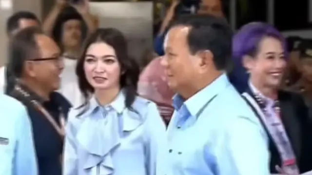 12 OOTD Selvi Ananda yang Anti Membosankan Meski Sering Kenakan Outfit Serba Biru Selama Dukung Gibran Jadi Cawapres 2024