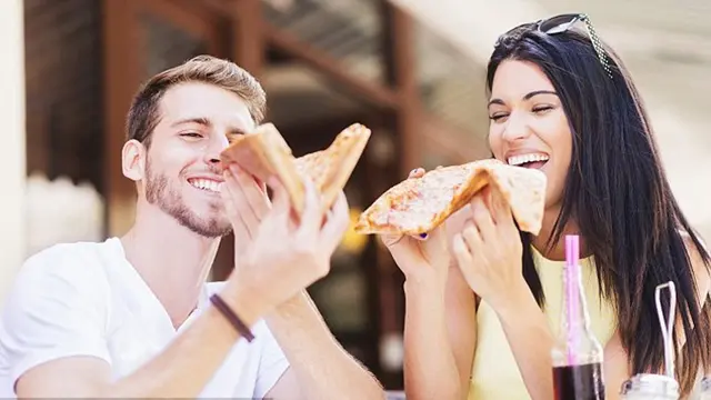 Makan pizza