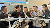 Menteri Perhubungan Budi Karya Sumadi di booth PT. Dirgantara Indonesia saat event Singapure Airshow 2024. (Sumber: Instagram @budikaryas)