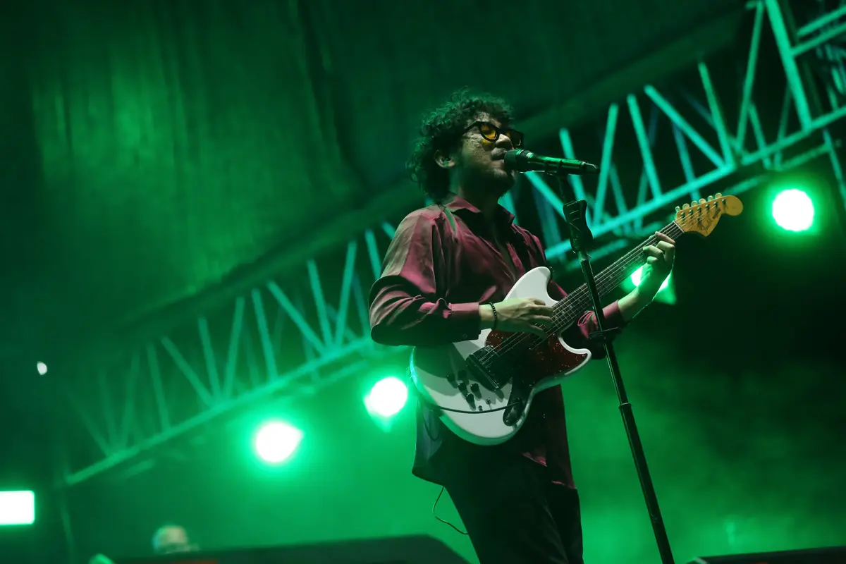 Kunto Aji di panggung KapanLagi Buka Bareng BRI Festival 2024, Sabtu (23/3/2024). [Foto: Adrian Putra/Fimela]