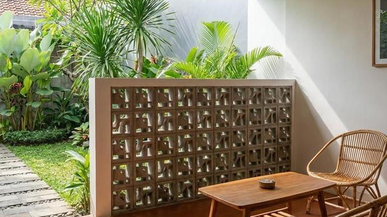 10 Desain Teras Minimalis Dengan Dinding Roster Agar Sirkulasi Udara Adem, Bikin Betah
