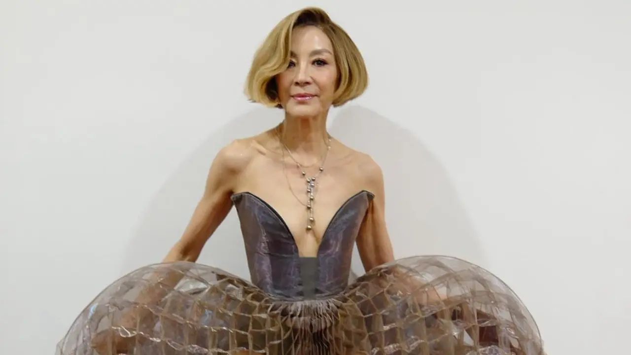 Michelle Yeoh saat Premier Wicked: For Good Singapura
